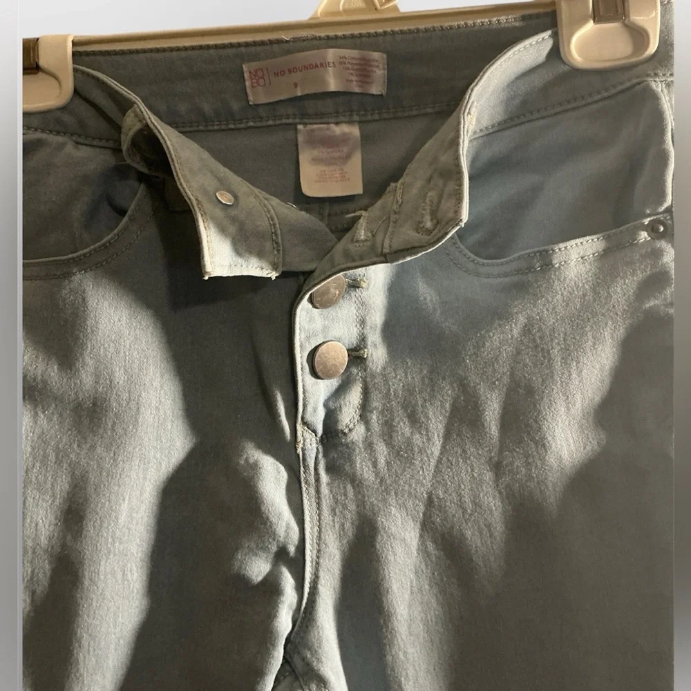 No Boundaries High-Waisted Light Blue Skinny Jeans with Button Fly - Picture 3 of 3